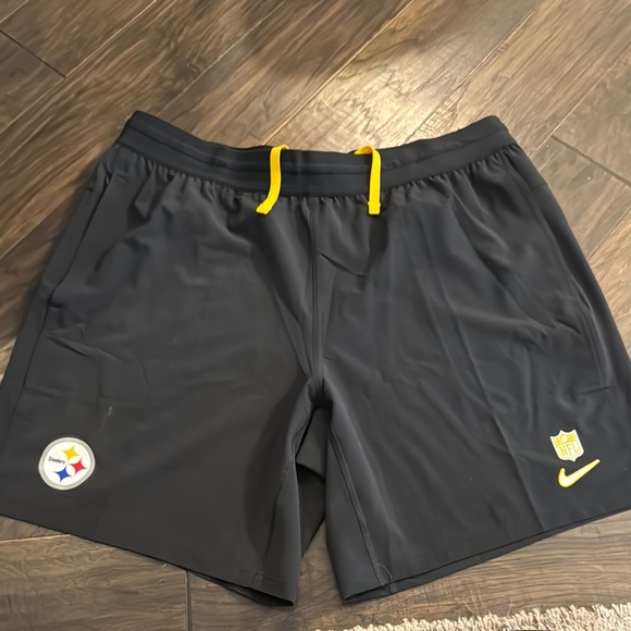 Nike Steelers Black Shorts with Yellow Details - Picture 1 of 3